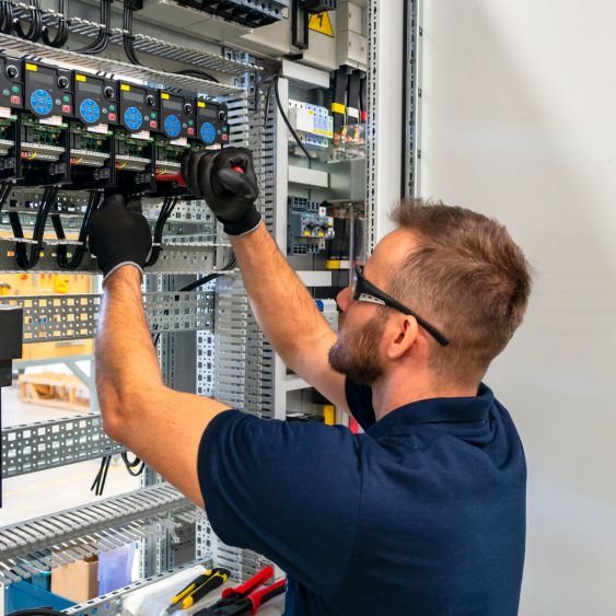 Elektriker _ Mechatroniker für Gebäude gesucht
