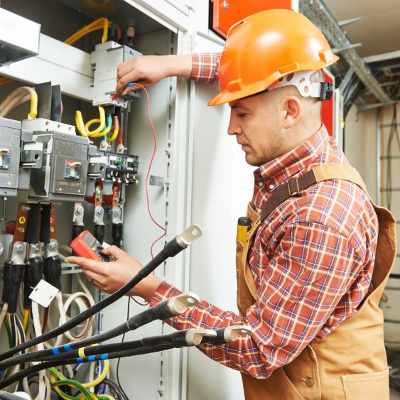 Elektromeister gesucht